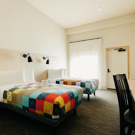 Hotel Metis Crossing Smoky Lake Exteriér fotografie