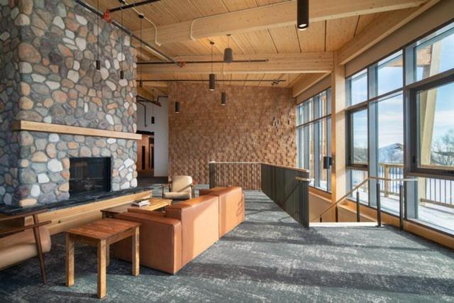 Hotel Metis Crossing Smoky Lake Exteriér fotografie