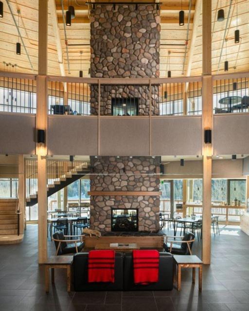 Hotel Metis Crossing Smoky Lake Exteriér fotografie