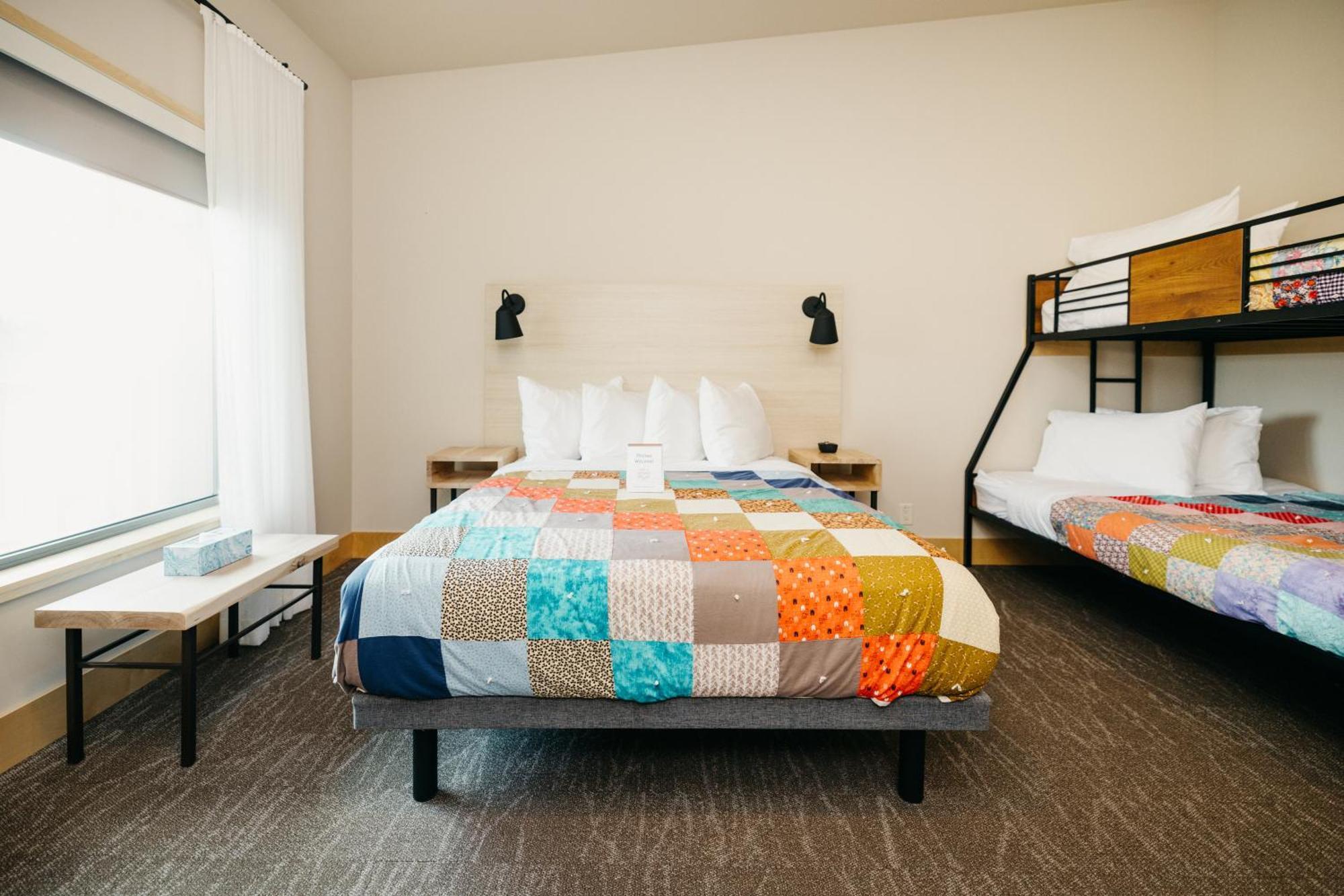 Hotel Metis Crossing Smoky Lake Exteriér fotografie